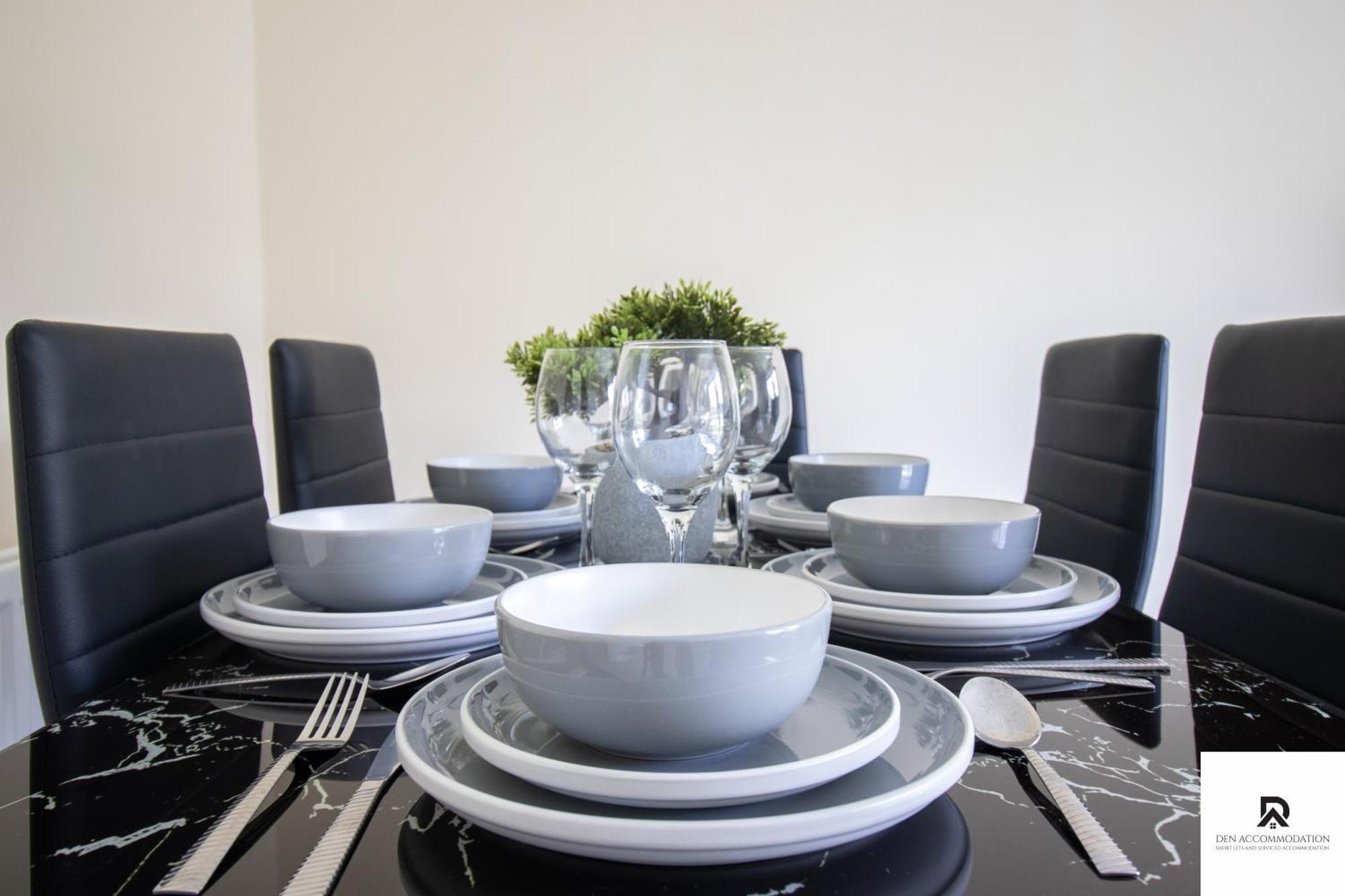Newly Launched Two Bedroom House By Den Accommodation Short Lets & Serviced Accommodation With Garden Londra Exterior foto